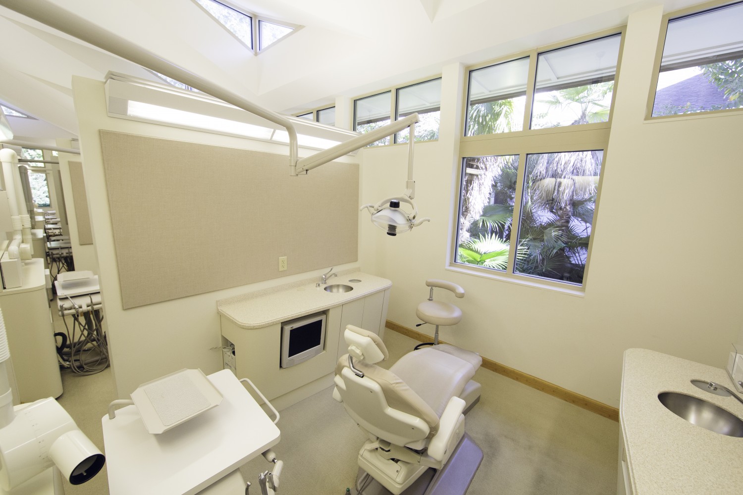 Charleston Dental Associates Office Interior - Dental Chair 0