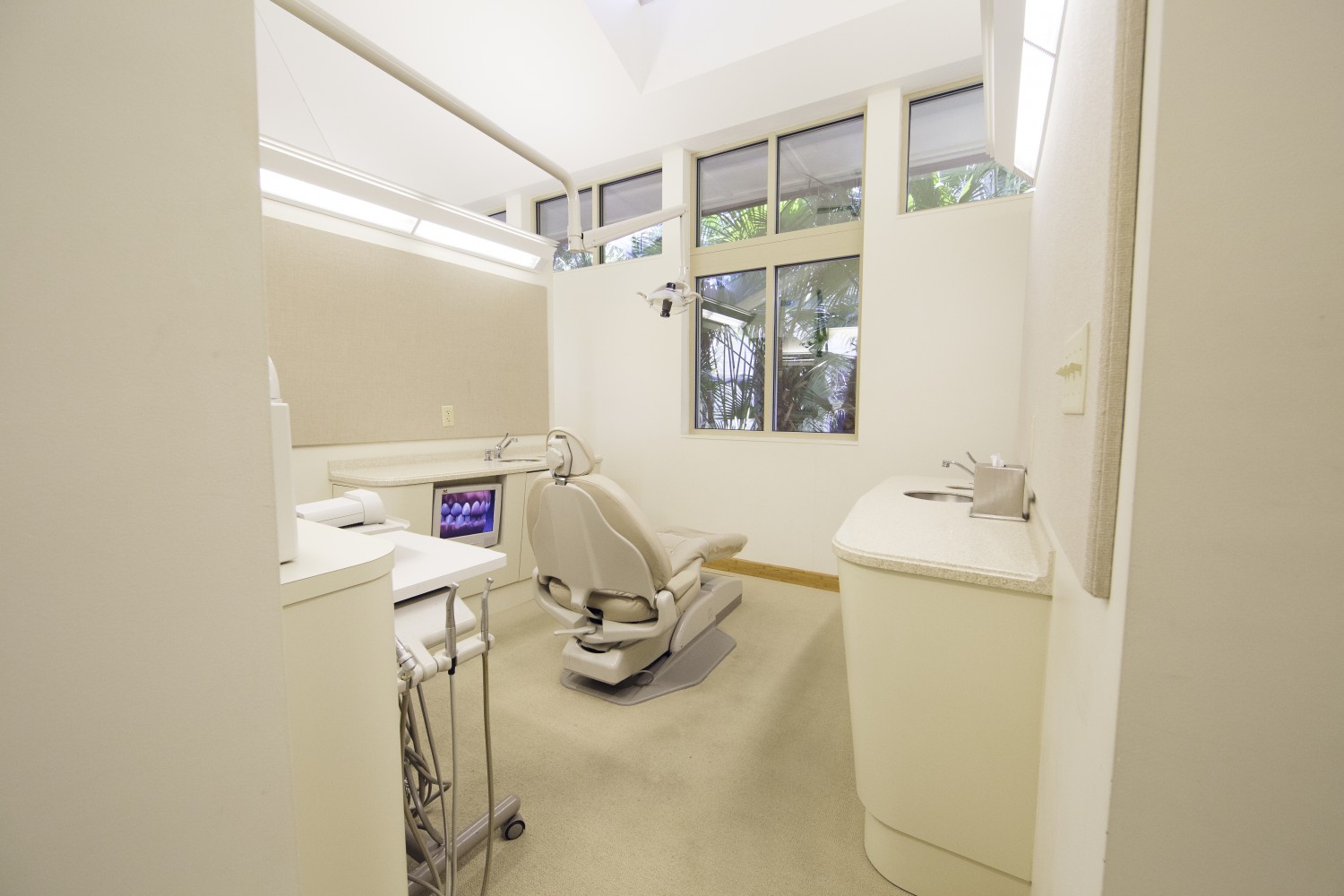 Charleston Dental Associates Office Interior - Dental Chair 7