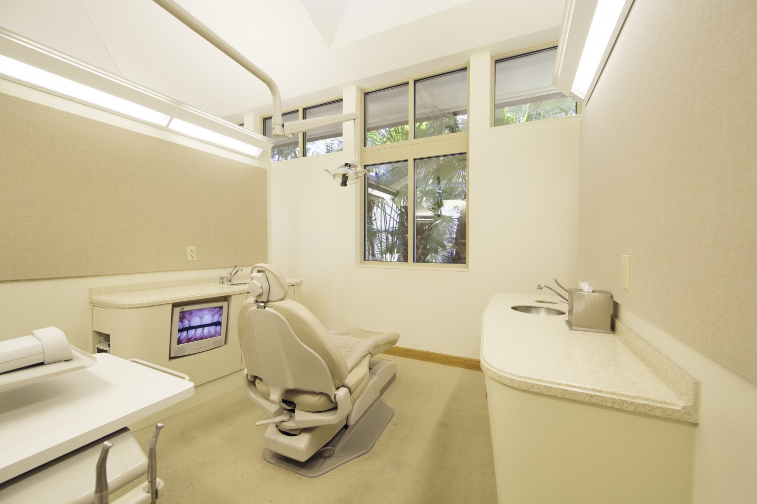 Charleston Dental Associates Office Interior - Dental Chair 8